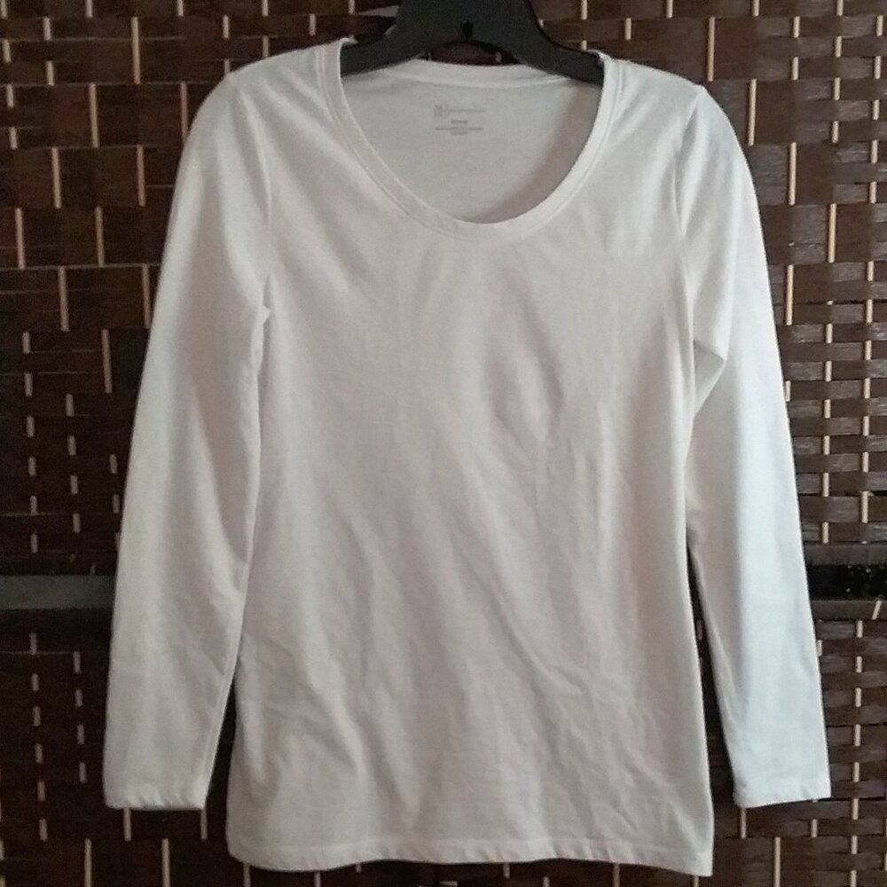 BRAND NEW LONG SLEEVE WHITE TEE MEDIUM
